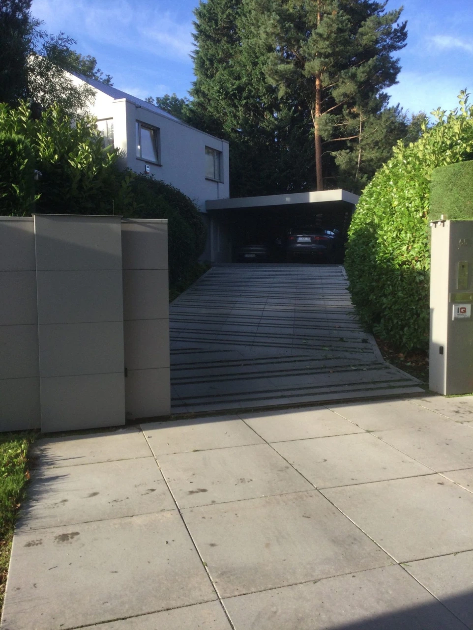 Maison contemporaine et son jardin