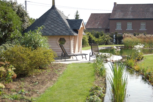 " Petit canal" menant à la piscine écologique